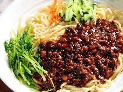 Zhajiangmian, noodles with fermented soybean sauce, carrots and cucumber